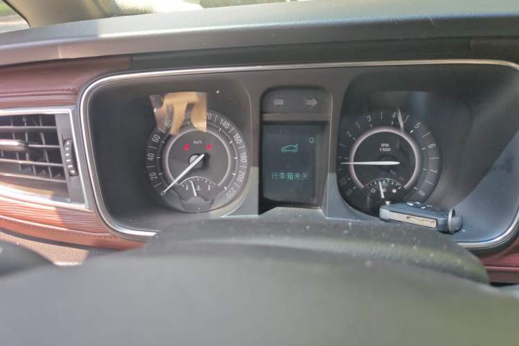 Used Buick GL8 2017 25S Luxury Version China V Standard Odometer Close Up