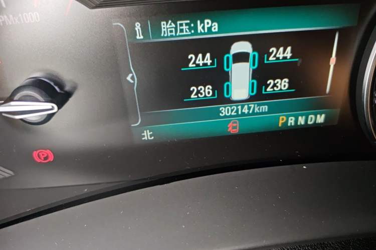 Used Buick GL8 2017 ES 28T Luxury Model China V Standard Odometer Close Up