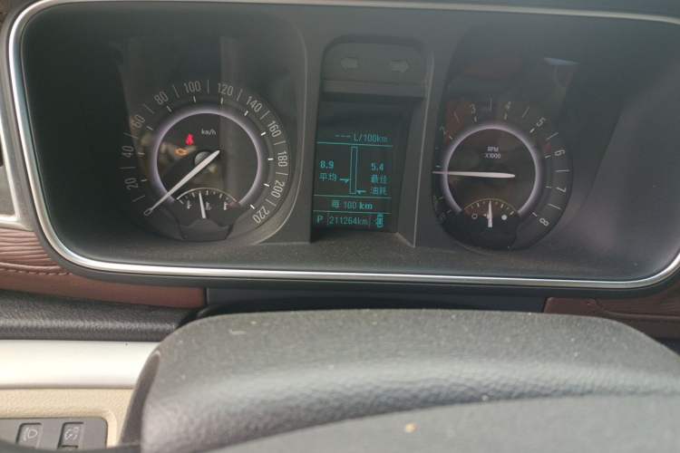 Used Buick GL8 2017 25S Comfort Version China V Standard Odometer Close Up