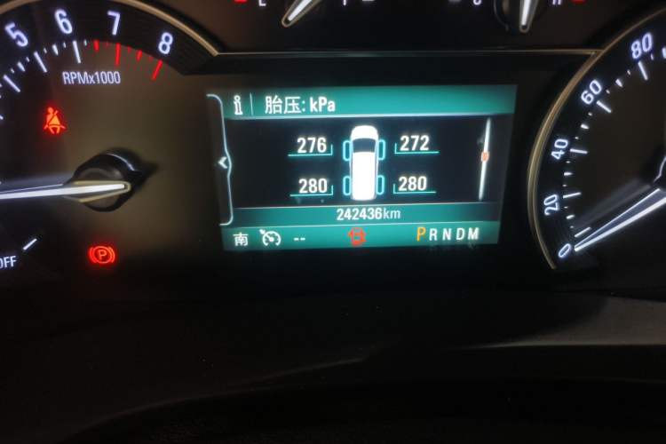 Used Buick GL8 2017 ES 28T Luxury Model China V Standard Odometer Close Up