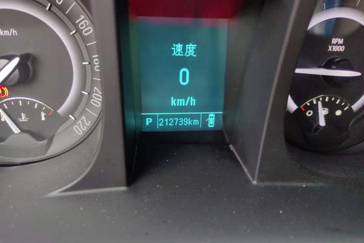 Used Buick GL8 2017 25S Comfort Version China V Standard Odometer Close Up