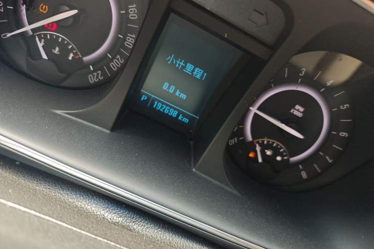 Used Buick GL8 2017 25S Luxury Version China V Standard Odometer Close Up