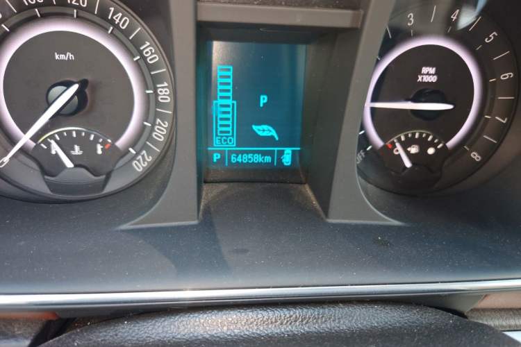 Used Buick GL8 2017 25S Luxury Version China V Standard Odometer Close Up