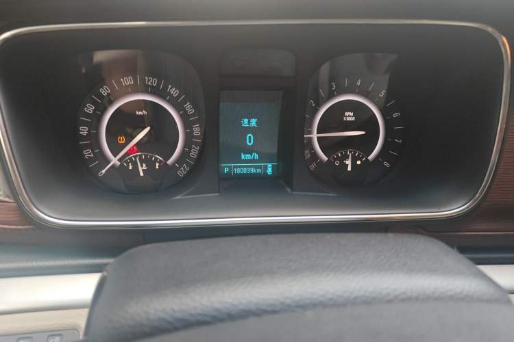 Used Buick GL8 2017 25S Luxury Version China V Standard Odometer Close Up