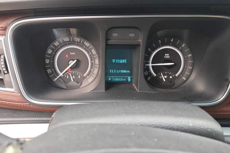 Used Buick GL8 2017 25S Luxury Version China V Standard Odometer Close Up