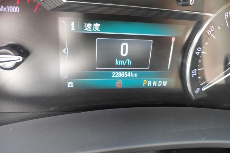 Used Buick GL8 2017 ES 28T Comfort Model China V Standard Odometer Close Up