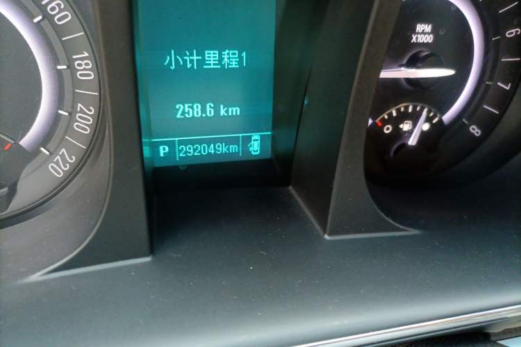 Used Buick GL8 2017 25S Luxury Version China V Standard Odometer Close Up