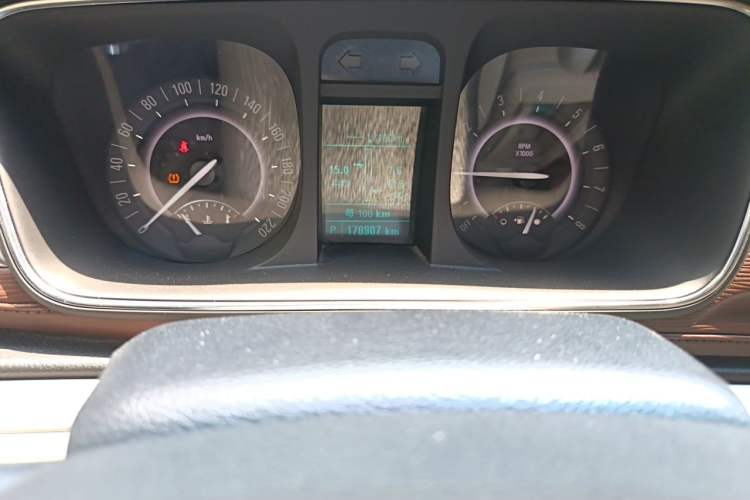 Used Buick GL8 2017 25S Luxury Version China V Standard Odometer Close Up
