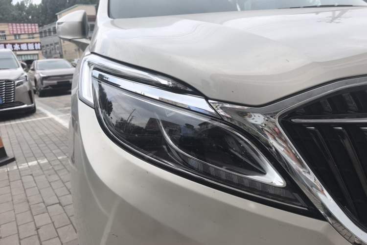 Used Buick GL8 2017 ES 28T Flagship Model China V Standard Right Front Headlight