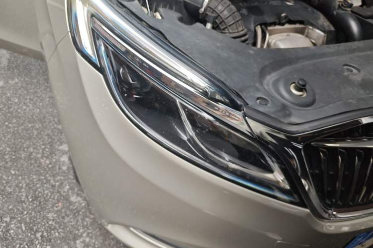 Used Buick GL8 2017 ES 28T Premium Version China V Standard Right Front Headlight