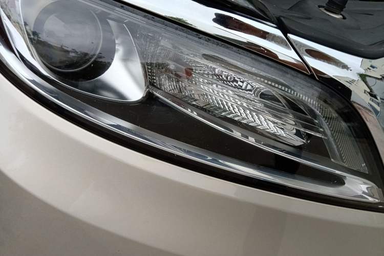 Used Buick GL8 2017 ES 28T Comfort Model China V Standard Right Front Headlight