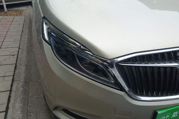 Used Buick GL8 2017 ES 28T Luxury Model China V Standard Right Front Headlight
