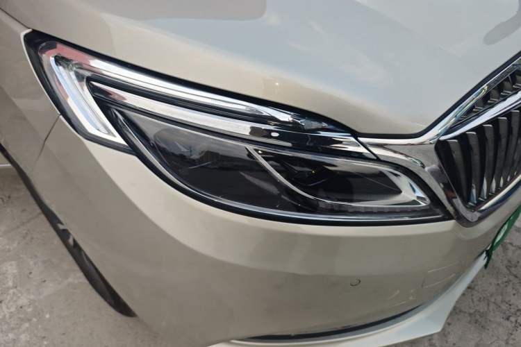 Used Buick GL8 2017 ES 28T Flagship Model China V Standard Right Front Headlight