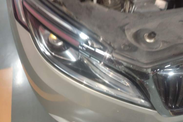 Used Buick GL8 2017 ES 28T Comfort Model China V Standard Right Front Headlight