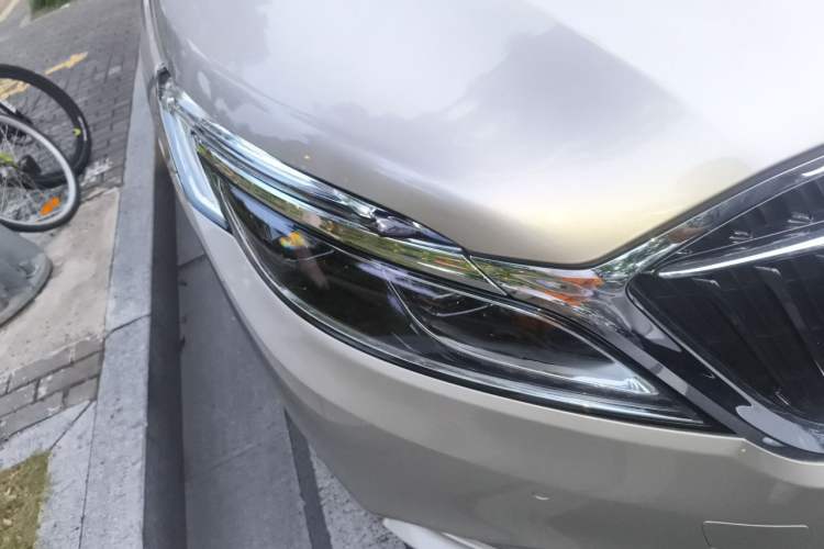 Used Buick GL8 2017 ES 28T Flagship Model China V Standard Right Front Headlight