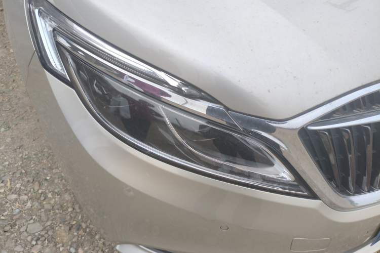 Used Buick GL8 2017 ES 28T Flagship Model China V Standard Right Front Headlight