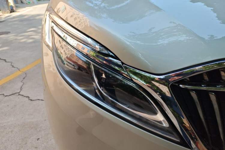 Used Buick GL8 2017 ES 28T Luxury Model China V Standard Right Front Headlight