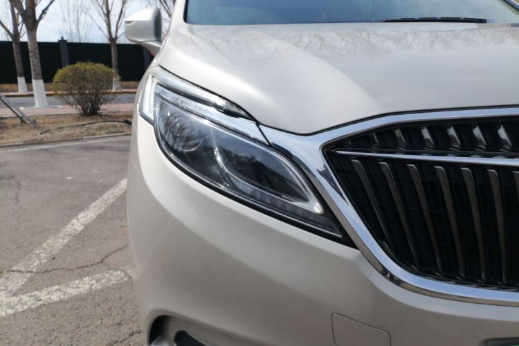 Used Buick GL8 2017 ES 28T Luxury Model China V Standard Right Front Headlight