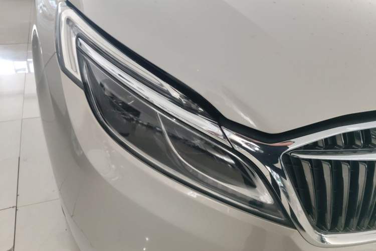 Used Buick GL8 2017 ES 28T Premium Version China V Standard Right Front Headlight