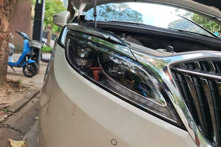 Used Buick GL8 2017 ES 28T Flagship Model China V Standard Right Front Headlight
