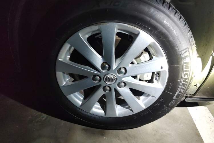 Used Buick GL8 2017 25S Luxury Version China V Standard Right Front Wheel Hub