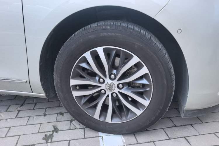 Used Buick GL8 2017 ES 28T Flagship Model China V Standard Right Front Wheel Hub