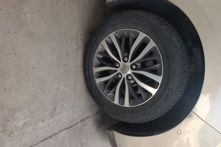 Used Buick GL8 2017 ES 28T Flagship Model China V Standard Right Front Wheel Hub