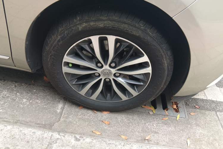 Used Buick GL8 2017 ES 28T Luxury Model China V Standard Right Front Wheel Hub