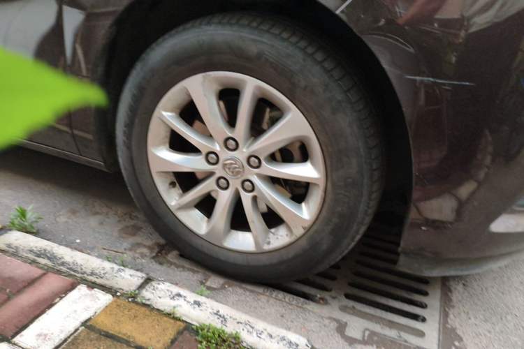 Used Buick GL8 2017 ES 28T Comfort Model China V Standard Right Front Wheel Hub