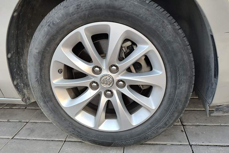 Used Buick GL8 2017 ES 28T Premium Version China V Standard Right Front Wheel Hub