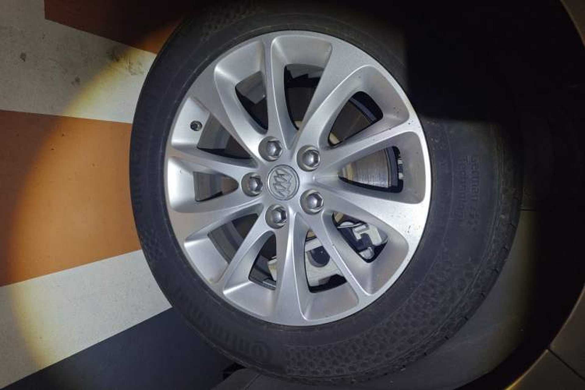 Used Buick GL8 2017 ES 28T Premium Version China V Standard Right Front Wheel Hub