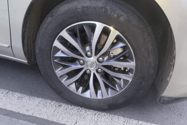 Used Buick GL8 2017 ES 28T Flagship Model China V Standard Right Front Wheel Hub