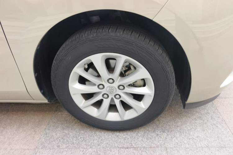 Used Buick GL8 2017 ES 28T Comfort Model China V Standard Right Front Wheel Hub