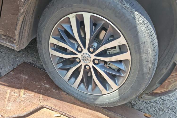 Used Buick GL8 2017 ES 28T Flagship Model China V Standard Right Front Wheel Hub