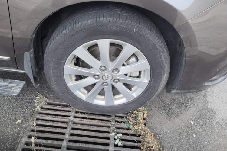 Used Buick GL8 2017 25S Luxury Version China V Standard Right Front Wheel Hub