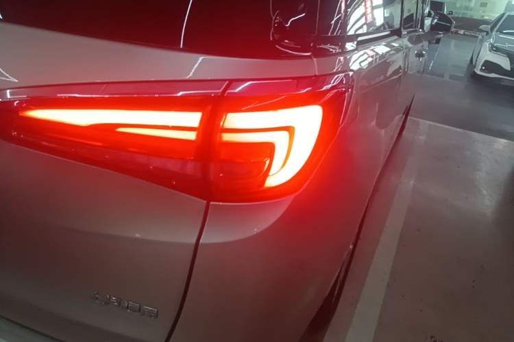 Used Buick GL8 2017 ES 28T Comfort Model China V Standard Right Rear Taillight