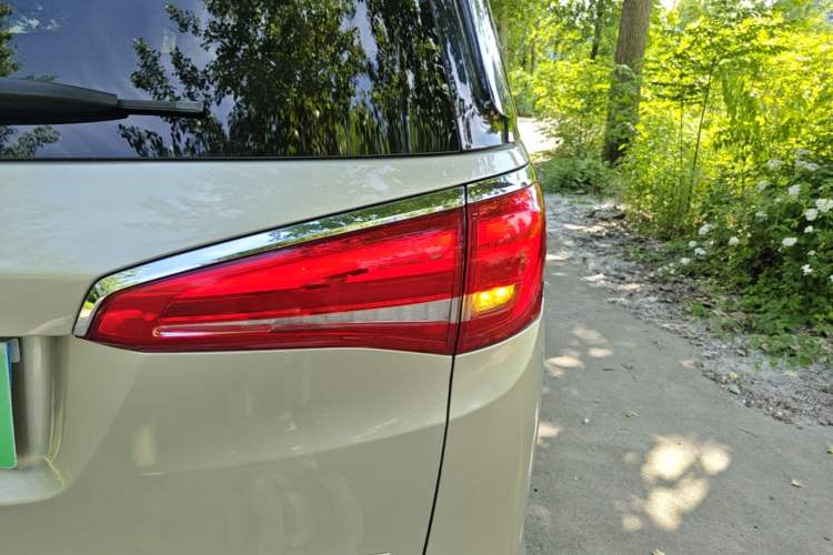 Used Buick GL8 2017 ES 28T Comfort Model China V Standard Right Rear Taillight