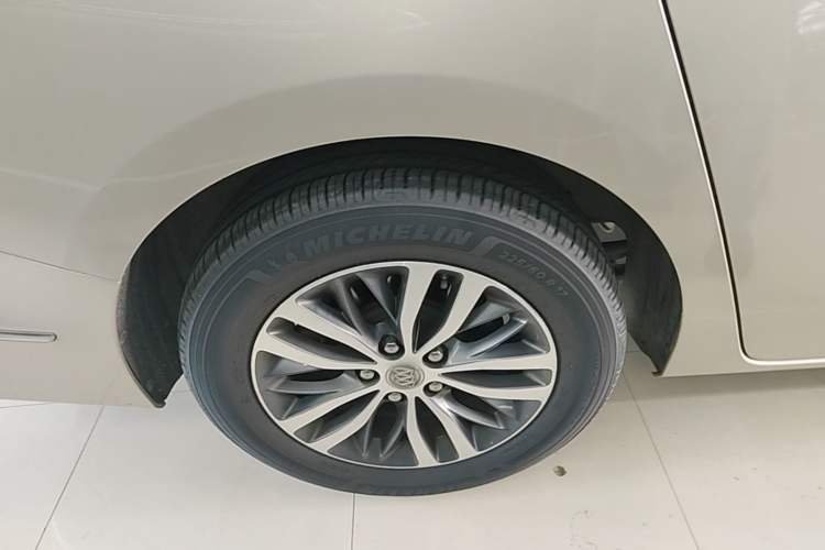 Used Buick GL8 2017 ES 28T Luxury Model China V Standard Right Rear Wheel Hub