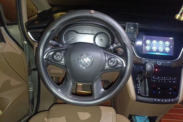 Used Buick GL8 2017 ES 28T Luxury Model China V Standard Steering Wheel