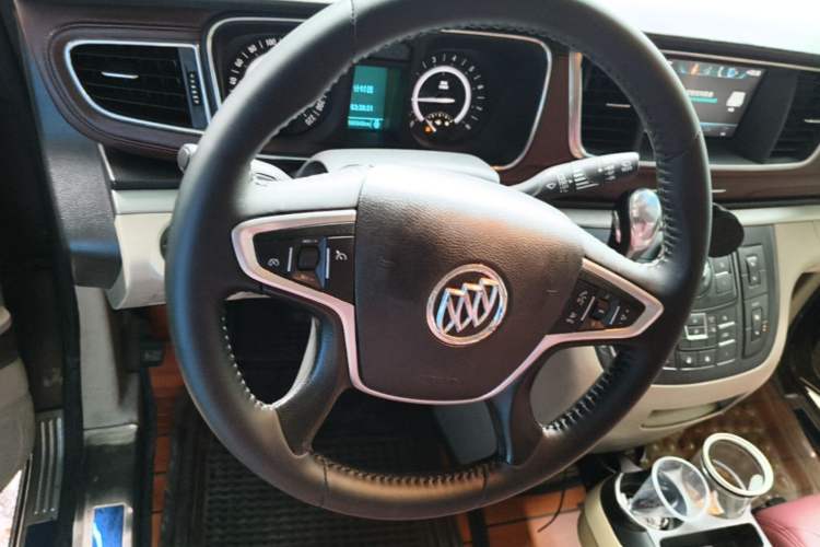 Used Buick GL8 2017 25S Comfort Version China V Standard Steering Wheel
