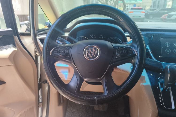 Used Buick GL8 2017 ES 28T Luxury Model China V Standard Steering Wheel