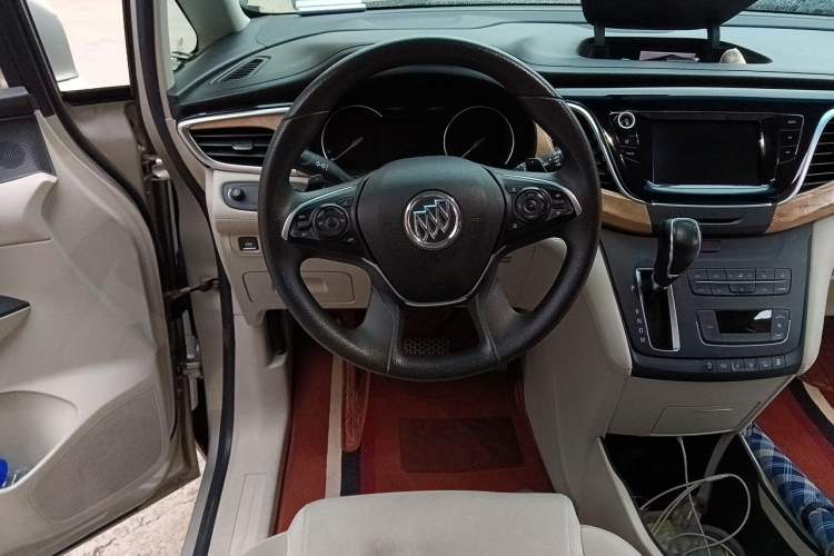 Used Buick GL8 2017 ES 28T Comfort Model China V Standard Steering Wheel