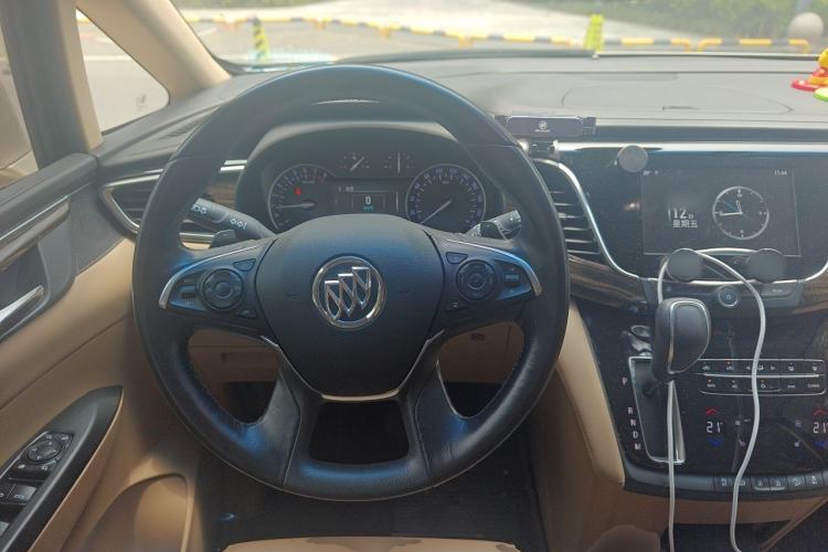 Used Buick GL8 2017 ES 28T Luxury Model China V Standard Steering Wheel