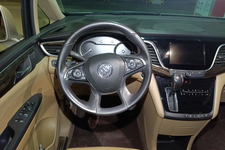 Used Buick GL8 2017 ES 28T Luxury Model China V Standard Steering Wheel