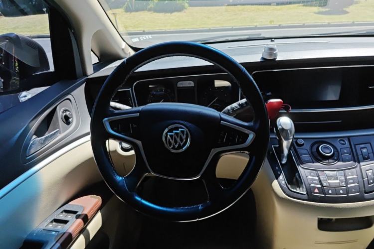 Used Buick GL8 2017 25S Prestige Version China V Standard Steering Wheel