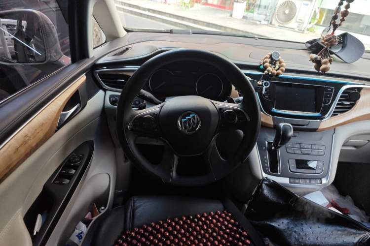 Used Buick GL8 2017 ES 28T Comfort Model China V Standard Steering Wheel