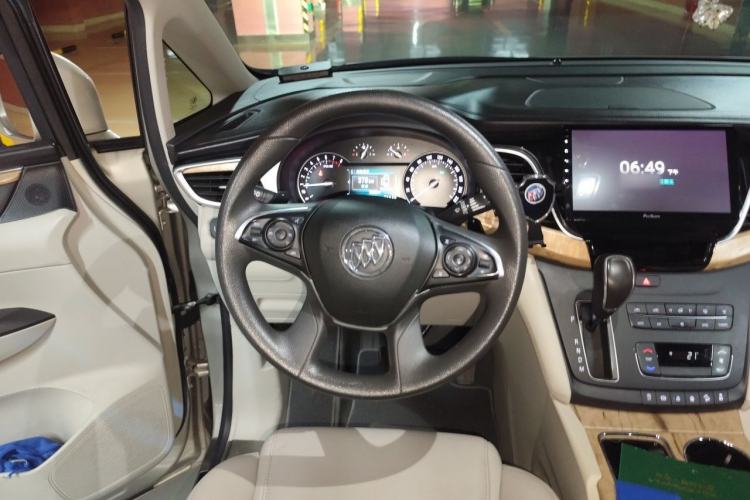 Used Buick GL8 2017 ES 28T Comfort Model China V Standard Steering Wheel