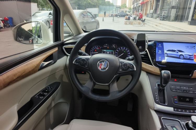 Used Buick GL8 2017 ES 28T Comfort Model China V Standard Steering Wheel
