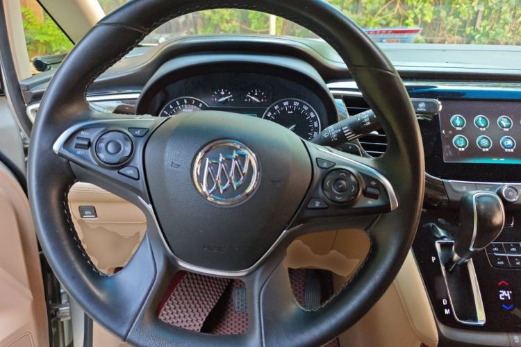 Used Buick GL8 2017 ES 28T Luxury Model China V Standard Steering Wheel