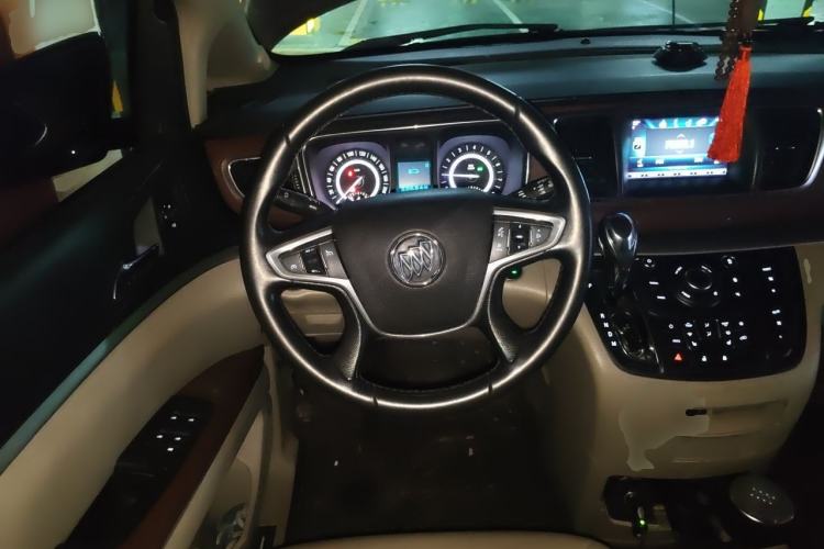 Used Buick GL8 2017 25S Prestige Version China V Standard Steering Wheel